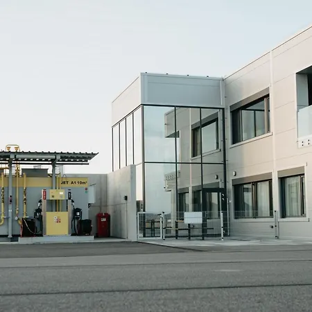 Apartment Hangar *